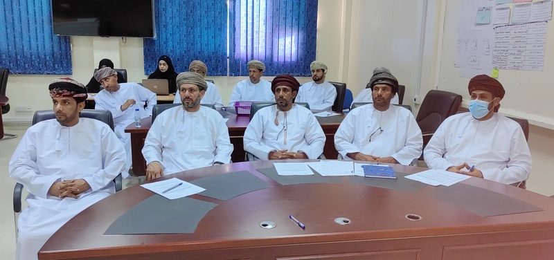 تنفيذ برنامج بعنوان تنمية المهارات الإرشادية لدى اخصائيو التوجيه المهني بتعليمية ظفار 