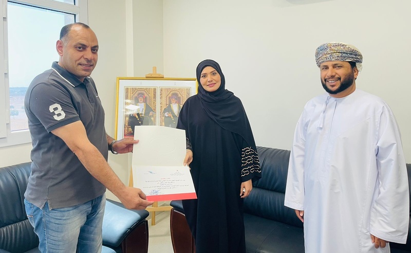 تكريم عدد من الشركات والمطاعم المتميزة في توريد الأغذية لمدارس تعليمية ظفار