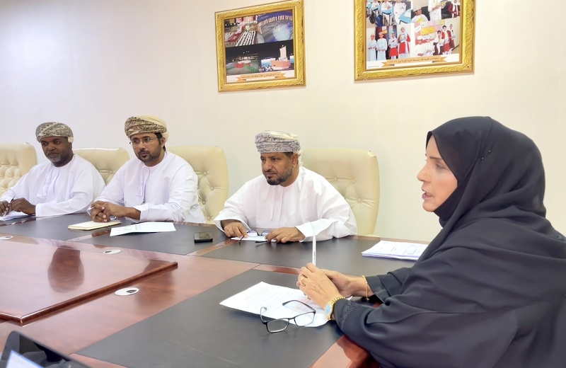 تعليمية ظفار تناقش ممكنات ووسائل تحسين البيئة التعليمية