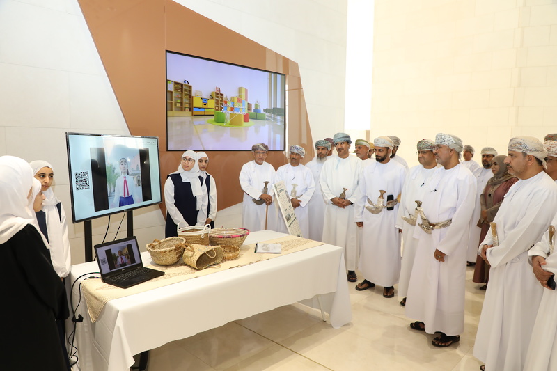 المديرية العامة للتعليم بمحافظة الداخلية تكرم المدارس المجيدة في مشروع من أجل الوطن تفاعل إيجابي وشعور بالمسؤولية