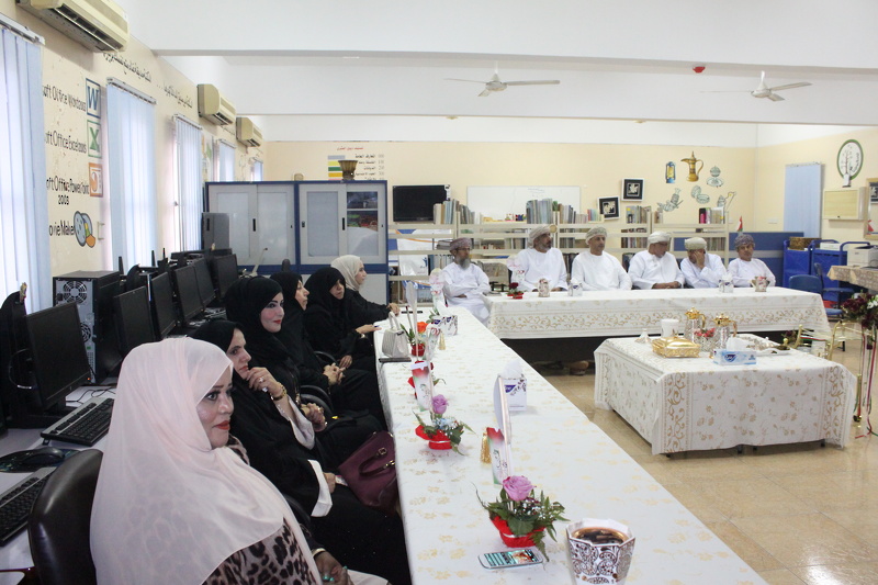 وفد تربوي من تعليمية البريمي يزور تعليمية شمال الباطنة لتبادل الخبرات