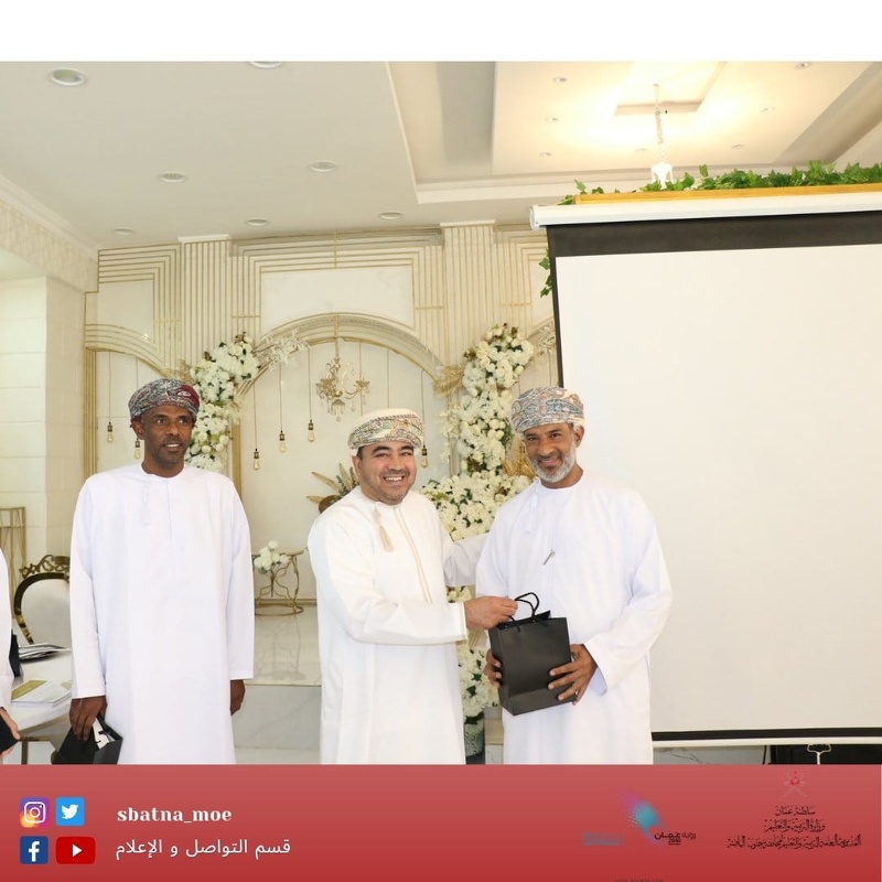  وفد من دوائر التوجيه المهني والإرشاد الطلابي في زيارة لتعليمية جنوب الباطنة