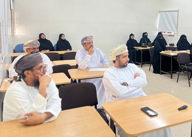 تدريب ١٦ من مدراء المدراس والأخصائيين الاجتماعيين على مهارات التواصل بلغة الاشارة المطبقة لبرنامج الدمج السمعي