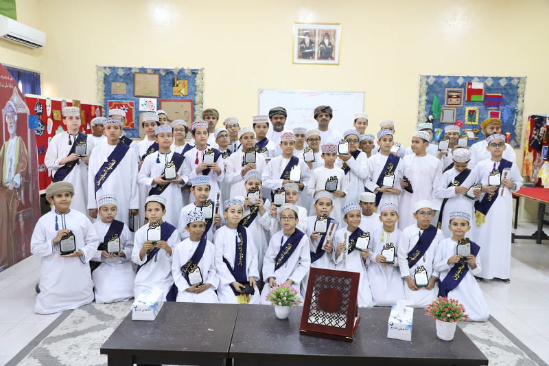 مدرسة صلالة الشرقية للتعليم الأساسي (5-9) تكرم الطلبة المجيدين وقادة المستقبل للعام الدراسي 2023/2024 م