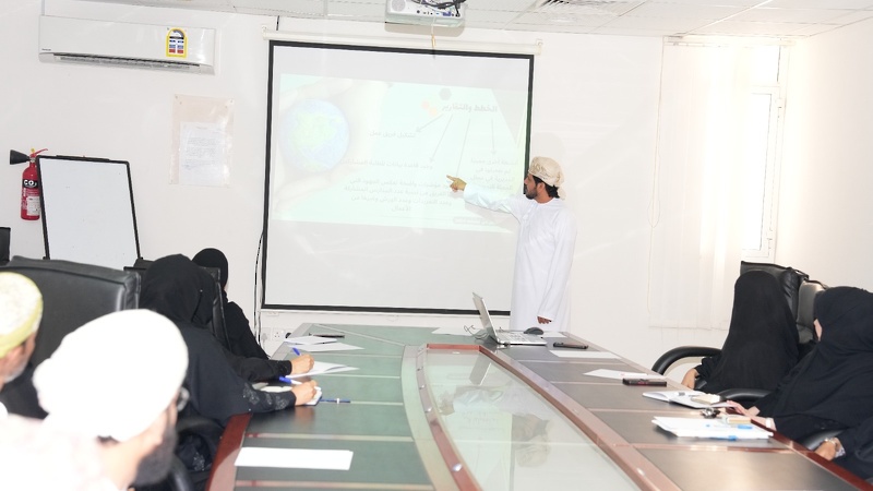 اجتماع فريق جائزة شركة تنمية نفط عمان للطاقة المتجددة (الدورة السابعة) بتعليمية جنوب الشرقية