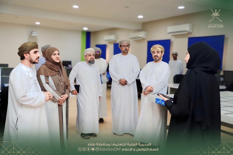 وكيل وزارة التعليم للتعليم يطّلع على سير امتحانات دبلوم التعليم العام بتعليمية ظفار