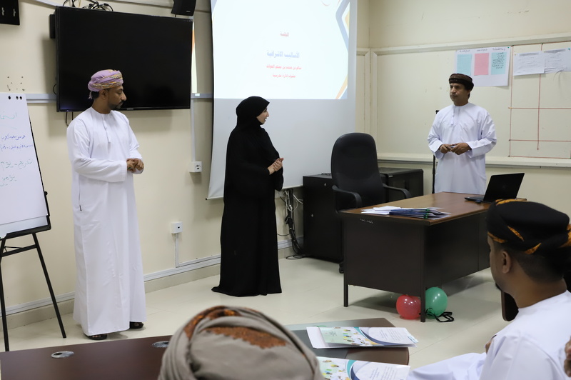 توظيف التقنية  والأستراتيجات  القيادية لمديري المدارس ومديراتها ومساعديهم