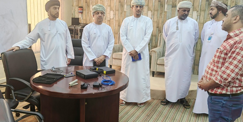 معاينة الأماكن المقترحة لتنفيذ الأستديو التعليمي بتعليمية ظفار