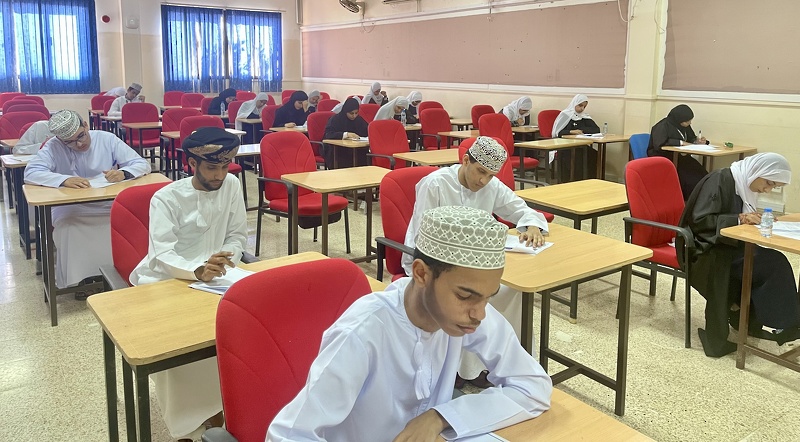   انطلاق مسابقة فن الخطابة والتحدث باللغة العربية الفصحى على مستوى مدارس تعليمية ظفار   