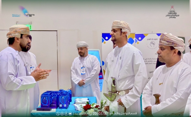 ملتقى الخريف يستعرض مسارات التعليم العالي والتخصصات الأكاديمية بصلالة