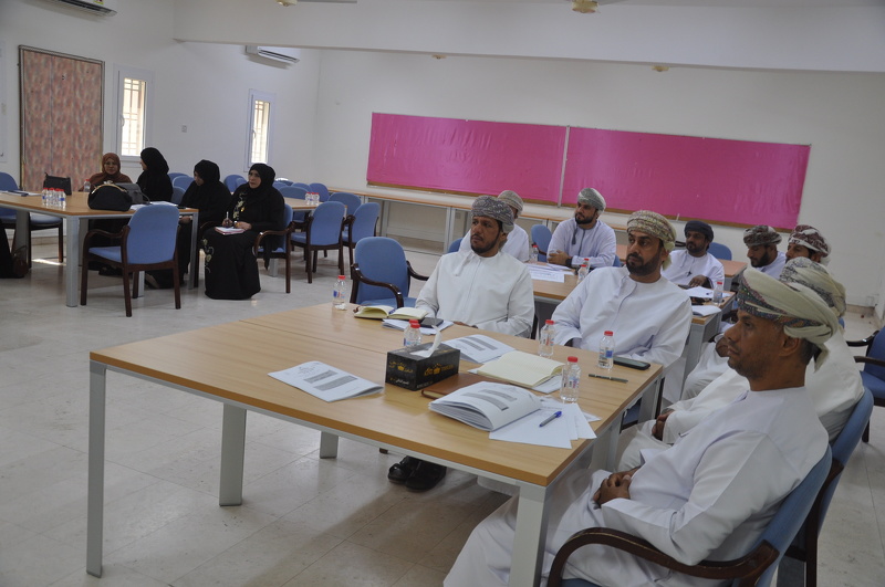 مناقشة ضوابط إدارة امتحانات دبلوم التعليم العام بتعليمية محافظة الظاهرة 