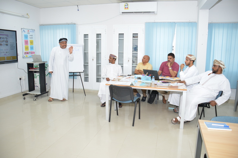 معلمو اللغة الإنجليزية في صور وجعلان يتلقون تدريباً مكثفاً لسلسلة مادة اللغة الإنجليزية 