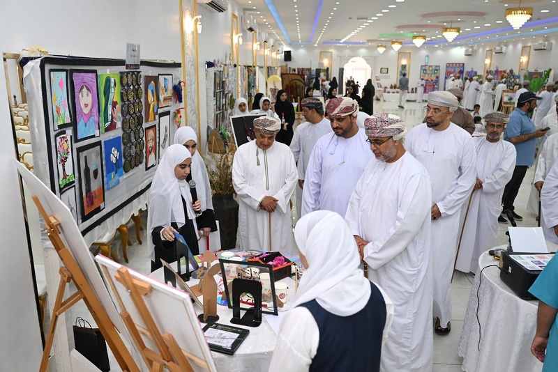 تعليمية محافظة الظاهرة تفتتح المعرض الفني لمادة الفنون التشكيلية لمدارس ولاية ضنك
