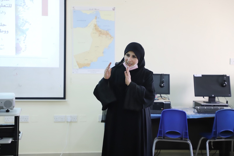 تعليمية ظفار تنظم  برنامجاً  انمائيا لتبادل زيارات مديرات مدارس مكاتب الإشراف التربوي بمدرسة السان للتعليم الأساسي(1-12)