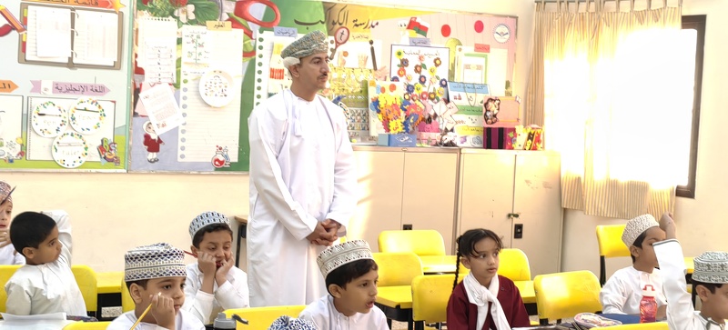 مدير عام تعليمية ظفار يزور عدد من مدارس ولاية صلالة