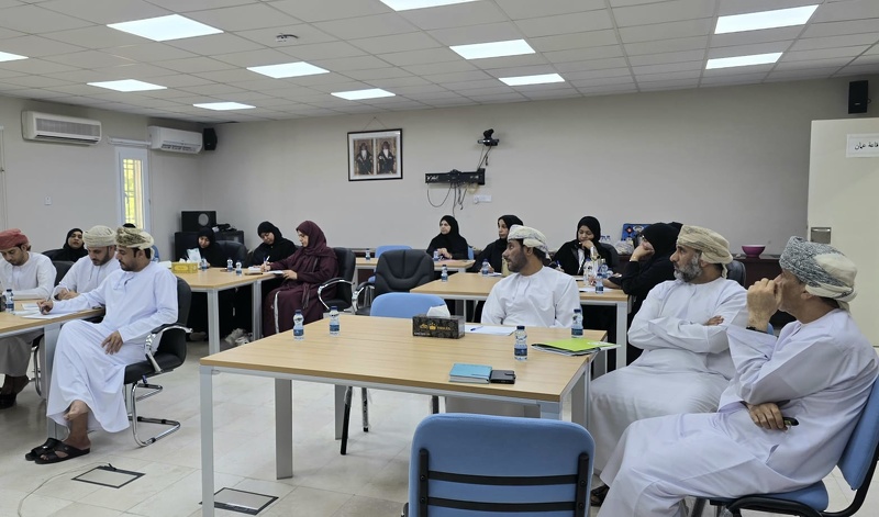 تنظيم حلقة عمل لجائزة أوميفكو للإبداع المدرسي بتعليمية محافظة الظاهرة 