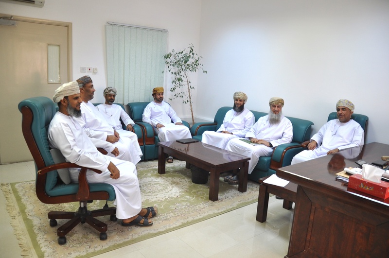 فريق المتابعة الفنية بهيئة الوثائق والمحفوظات الوطنية يزور تعليمية محافظة الظاهرة