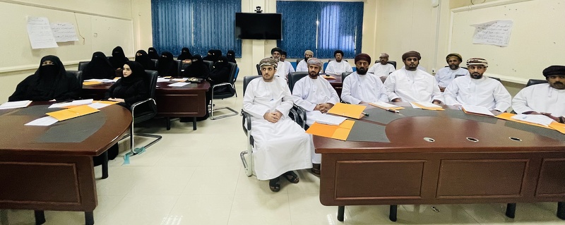 بدء الدورة التدريبية لتطبيق برنامج فواصل لوقاية الطلبة من المخدرات والمؤثرات العقلية في المدارس بتعليمية ظفار  