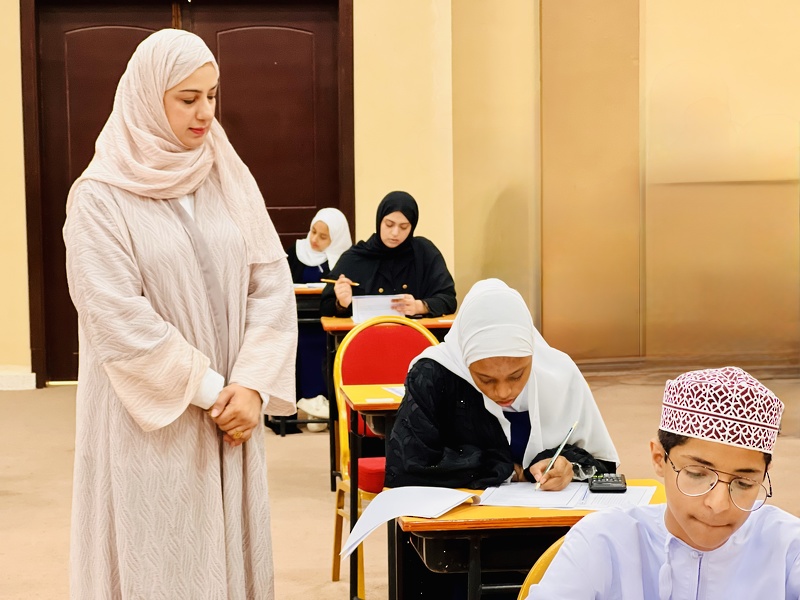 تطبيق اختبارات التصفية لأولمبياد العلوم الوطنية بتعليمية ظفار
