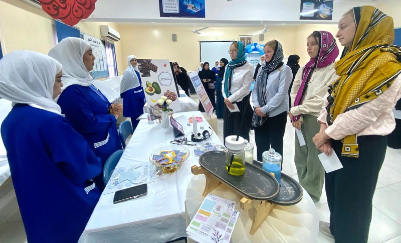 زيارة طلاب نذرلاند إلى مدارس تعليمية ظفار