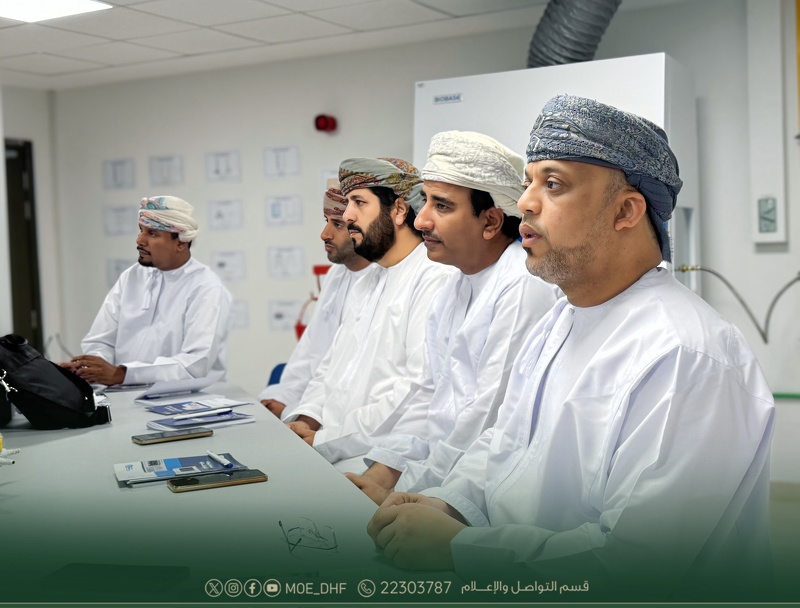 برنامجًا تدريبيًا لمشرفي وأخصائي وفني مختبرات العلوم بتعليمية ظفار