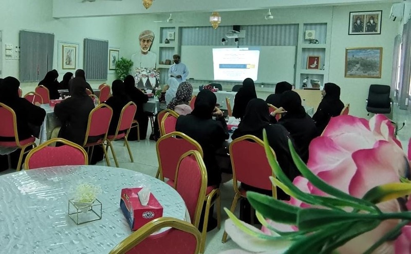 تواصل قافلة الوسائل التعليمية بتعليمية محافظة الظاهرة