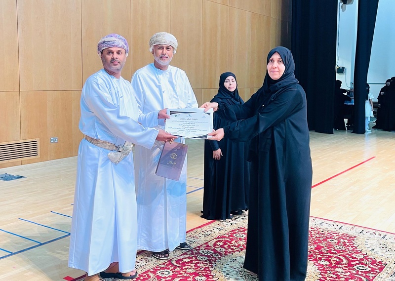  ختام برنامج بالقيم نحيا بتعليمية ظفار