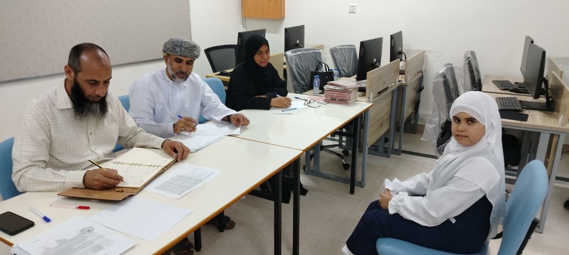 لجنة التحكيم النهائية لمسابقة القرآن الكريم تقيم طلبة الدمج الفكري والتوحد بتعليمية محافظة الظاهرة 