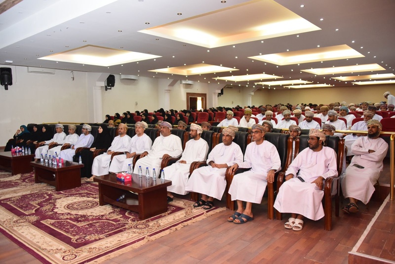 تنظيم ندوة عن نظام تقويم أداء المدارس بتعليمية محافظة الظاهرة