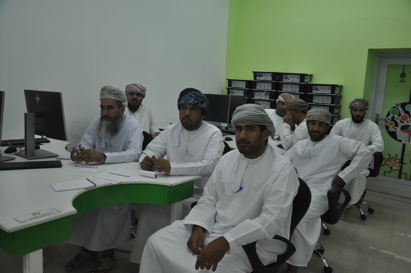 تنظيم حلقة عمل للموظفين بتعليمية محافظة الظاهرة 