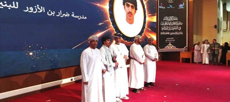 مجلس أولياء الأمور يكرم طلبة دبلوم التعليم العام  المجيدين في التحصيل الدراسي بمدارس ولاية عبري 