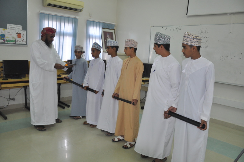 حكم الفارسي المدير العام المساعد بتعليمية محافظة الظاهرة يزور المراكز الصيفية للطلبة بولايات الظاهرة 