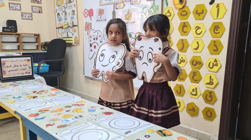 برامج تبادل الزيارات لتبادل الخبرات المهنية بين المعلمات بتعليمية ظفار