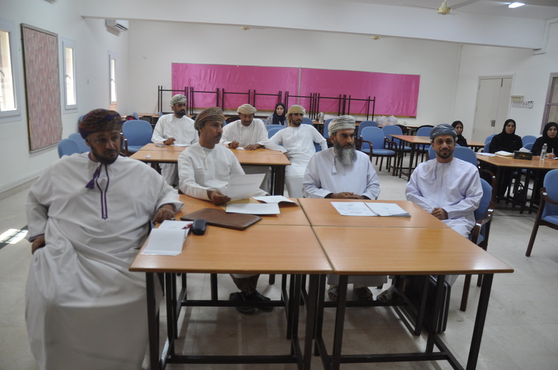 اللجنة المحلية للبرنامج الصيفي تجتمع مع رؤساء المراكز الصيفية بمحافظة الظاهرة