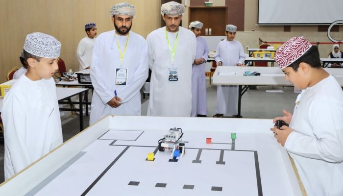 طلبة شمال الباطنة يتنافسون في أولمبياد الذكاء الاصطناعي والروبوت