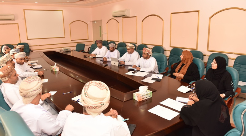 فريق دراسة انخفاض معدلات الطلبة لمادة اللغة الإنجليزية يزور محتافظة الظاهرة 