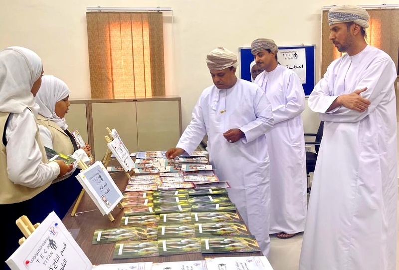 افتتاح ملتقى غراس التقنية بمدرسة عوقد بصلالة