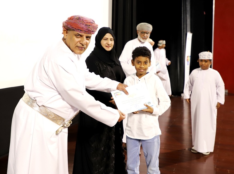 تعليمية ظفار تحتفل بختام البرنامج الصيفي لطلبة المدارس 2024 م