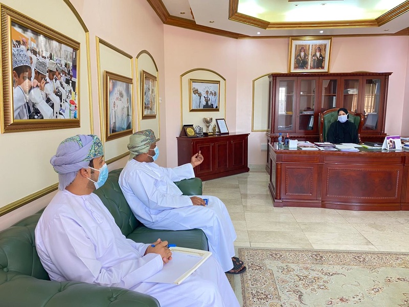 الفريق المشترك بالهيئة العامة للوثائق والمحفوظات الوطنية وزارة التربية يزور تعليمية محافظة الظاهرة 