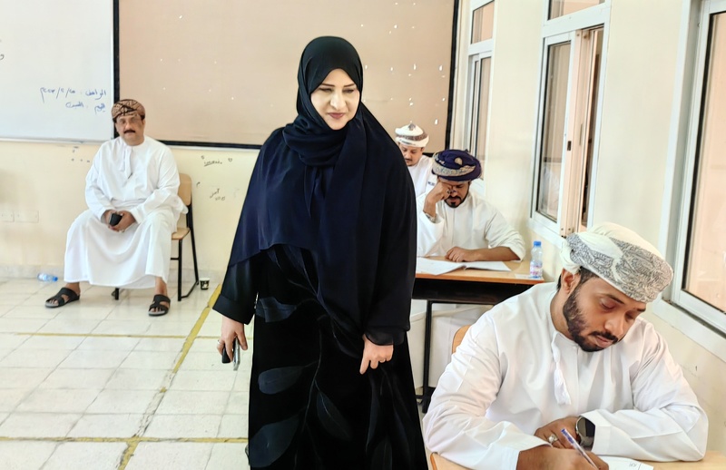 تعليمية ظفار تجري إختبارات  لشغل وظائف الإشراف التربوي والإدارة المدرسية للعام الدارسي ٢٠٢٣/ ٢٠٢٤م