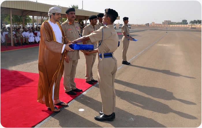 محافظ البريمي يرعى حفل تخريج طلاب التربية العسكرية بالمحافظة 