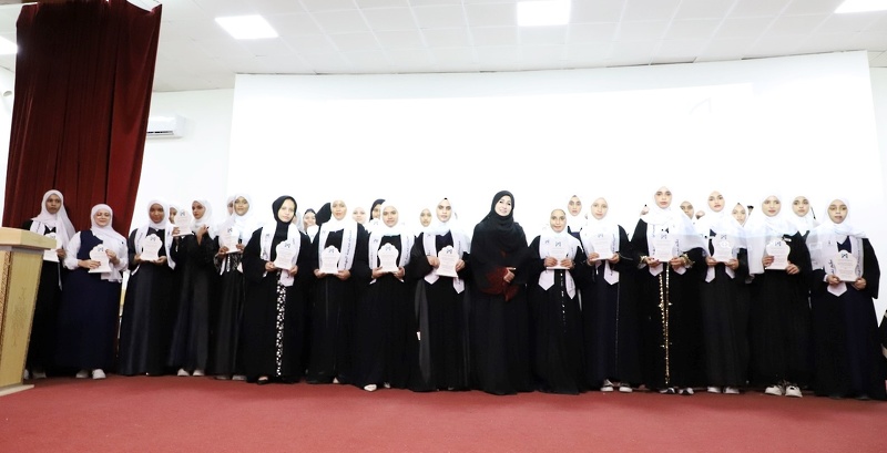 تكريم المجيدات بمدرسة النهضة للتعليم الأساسي (11-12) بتعليمية ظفار