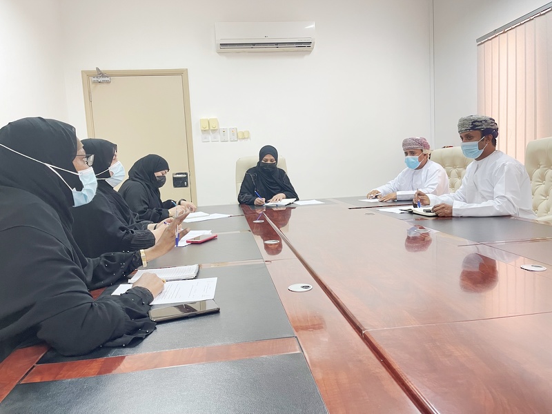 اجتماع حول متابعة مستجدات فيروس كورونا المستجد (كوفيد- 19) بمدارس المحافظة للعام الدراسي 2021/2022م
