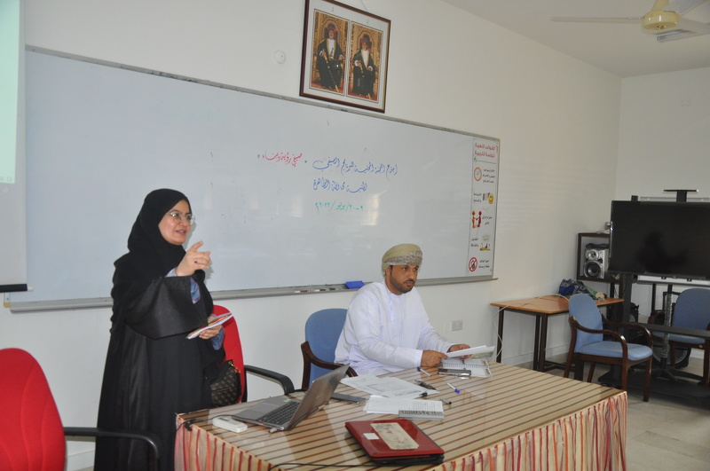 اللجنة المحلية للبرنامج الصيفي تجتمع مع رؤساء المراكز الصيفية بمحافظة الظاهرة