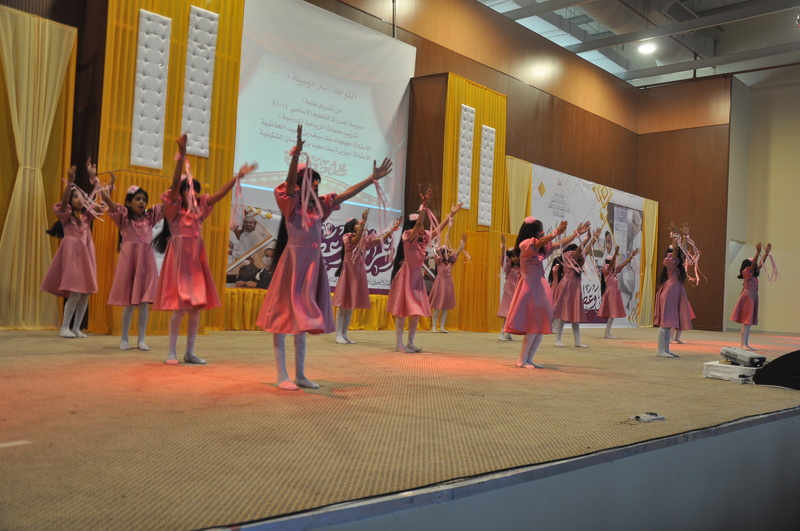 بمناسبة يوم المعلم تعليمية محافظة الظاهرة تكرم المعلمين والمعلمات والوظائف المرتبطة بهم 