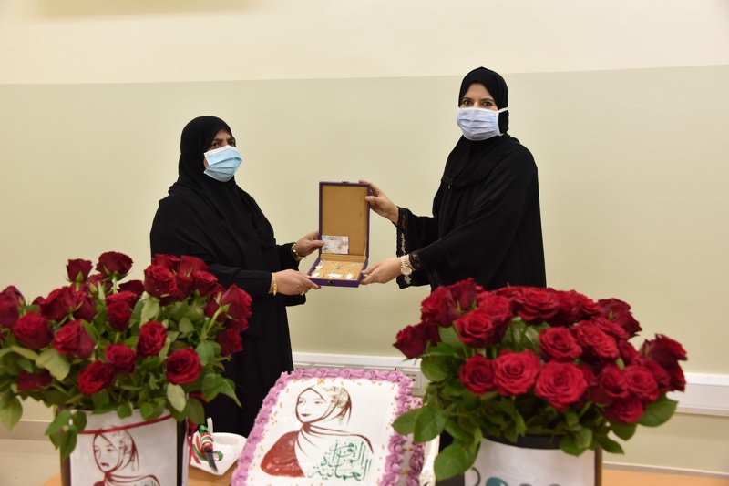 تعليمية محافظة الظاهرة تحتفل بمناسبة يوم المرأة العمانية وتكرم مجموعة من الإداريات والمعلمات والتربويات 