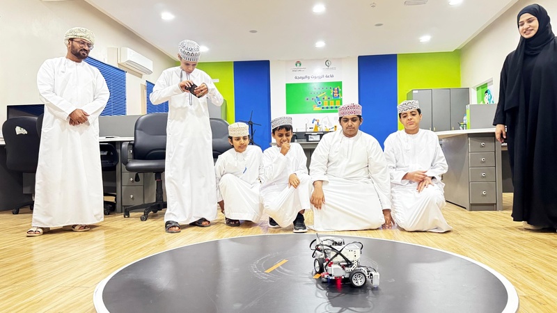 إعداد طلبة الدمج السمعي للمشاركة في منافسات الروبوت على مستوى محافظة ظفار