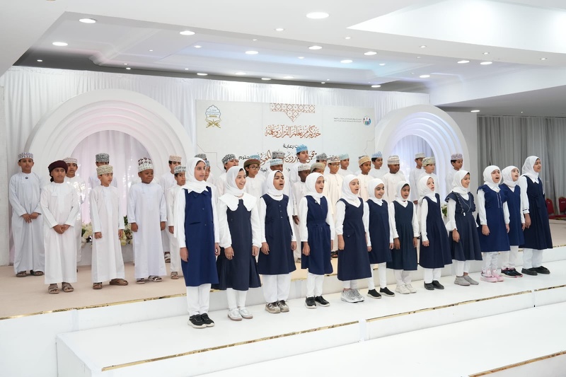 سعادة الدكتور محافظ جنوب الشرقية يرعى حفل تكريم الفائزين في مسابقة حفظ القرآن الكريم  بمدرسة جعلان الخاصة