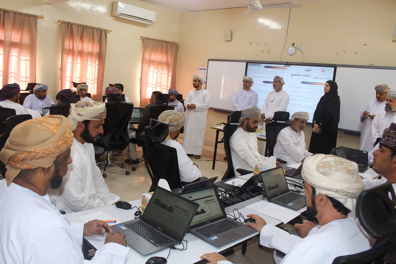 وكيل وزارة التعليم للتعليم يطلع على سير أعمال مركز تصحيح عبري لامتحانات دبلوم التعليم العام بمحافظة الظاهرة