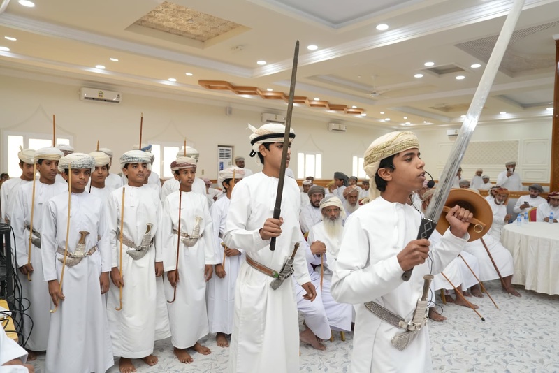 تكريم المجيدين بمدرسة عاصم بن عدي بجعلان بني بو علي